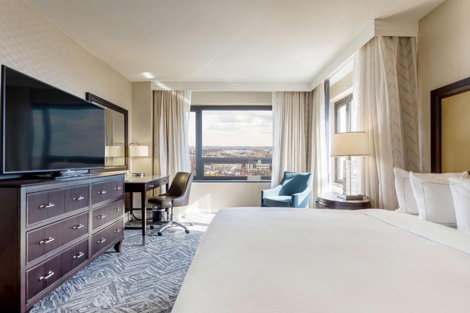 King Room with Tub - Mobility and Hearing Access,1552280149:JPEG